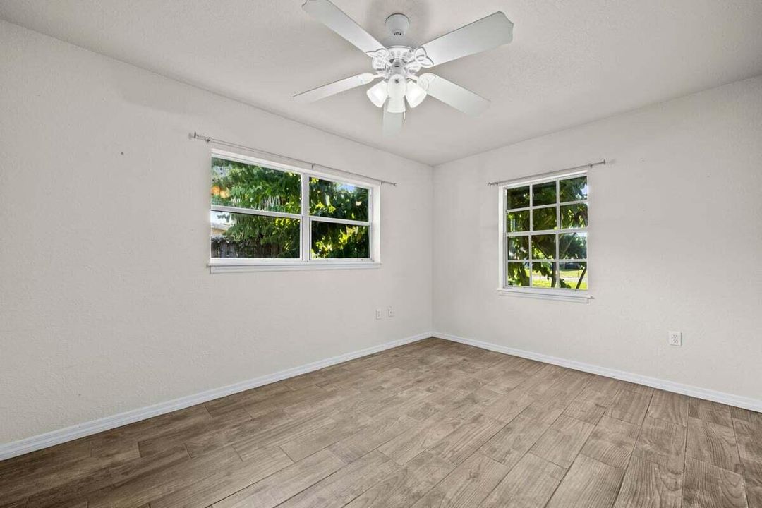 For Sale: $260,000 (2 beds, 1 baths, 986 Square Feet)