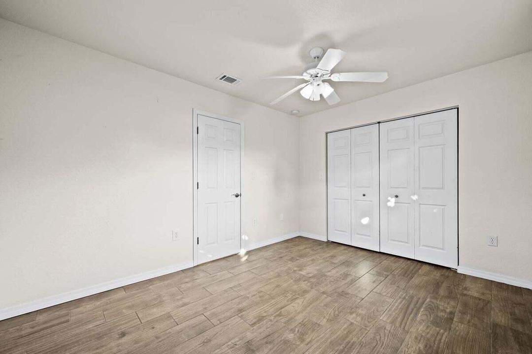 For Sale: $260,000 (2 beds, 1 baths, 986 Square Feet)