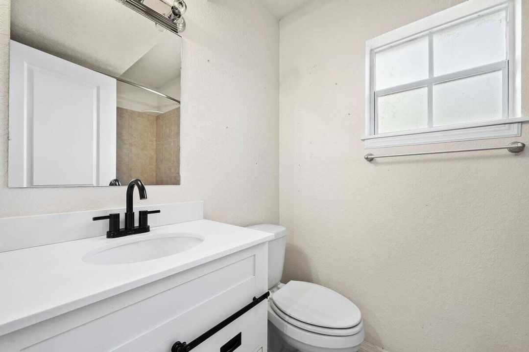 For Sale: $260,000 (2 beds, 1 baths, 986 Square Feet)