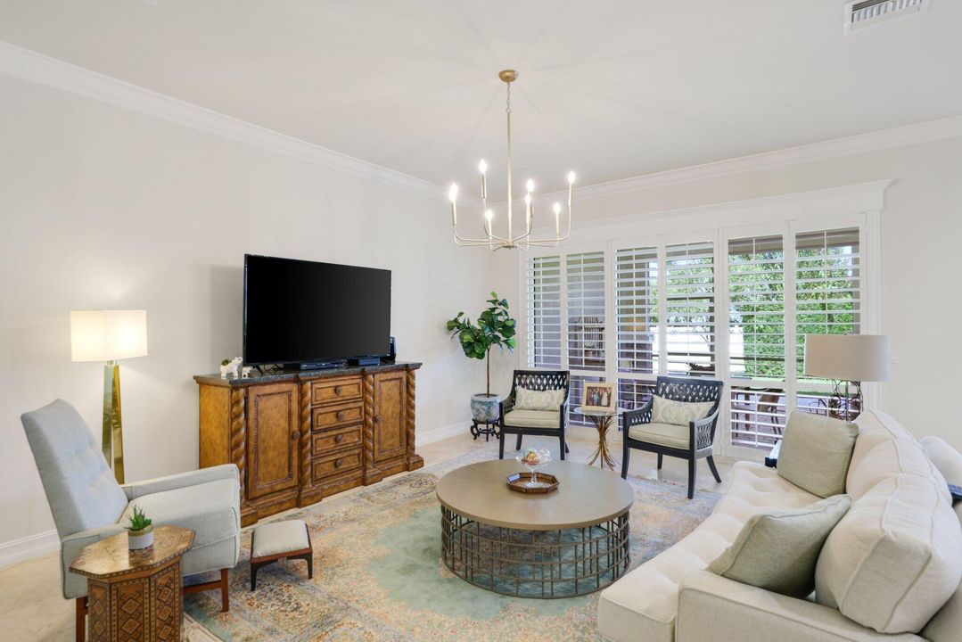 合同活跃: $1,185,000 (3 贝兹, 2 浴室, 1872 平方英尺)