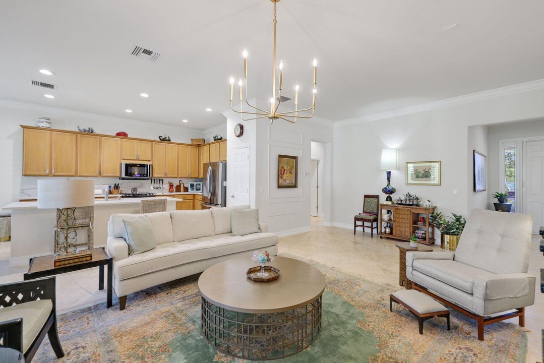 合同活跃: $1,185,000 (3 贝兹, 2 浴室, 1872 平方英尺)