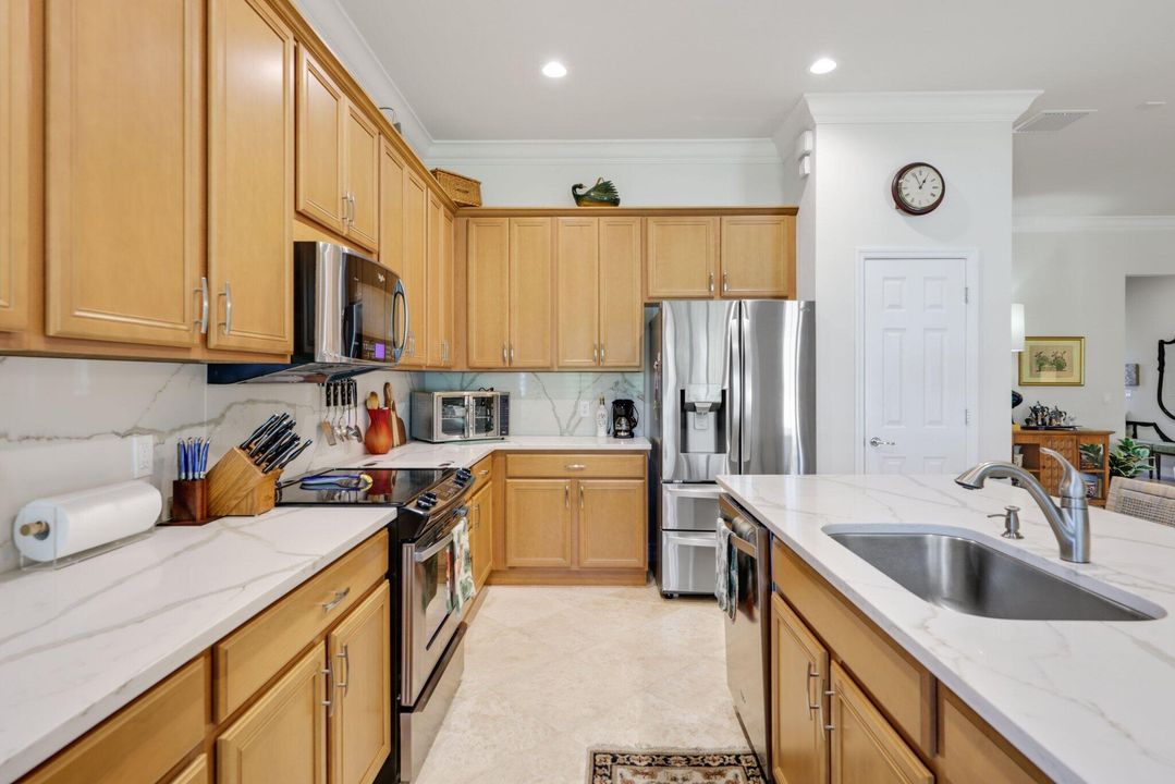 合同活跃: $1,185,000 (3 贝兹, 2 浴室, 1872 平方英尺)