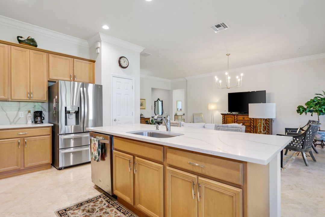 合同活跃: $1,185,000 (3 贝兹, 2 浴室, 1872 平方英尺)