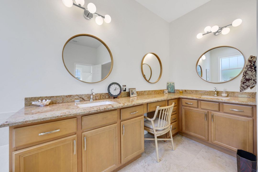 合同活跃: $1,185,000 (3 贝兹, 2 浴室, 1872 平方英尺)