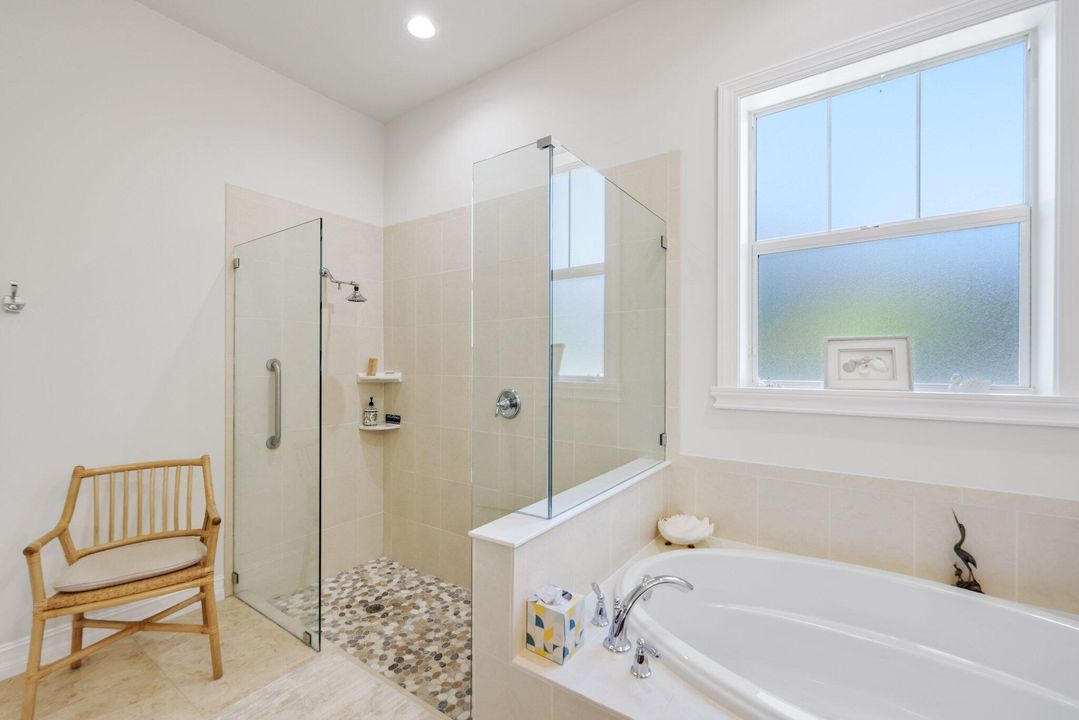 合同活跃: $1,185,000 (3 贝兹, 2 浴室, 1872 平方英尺)