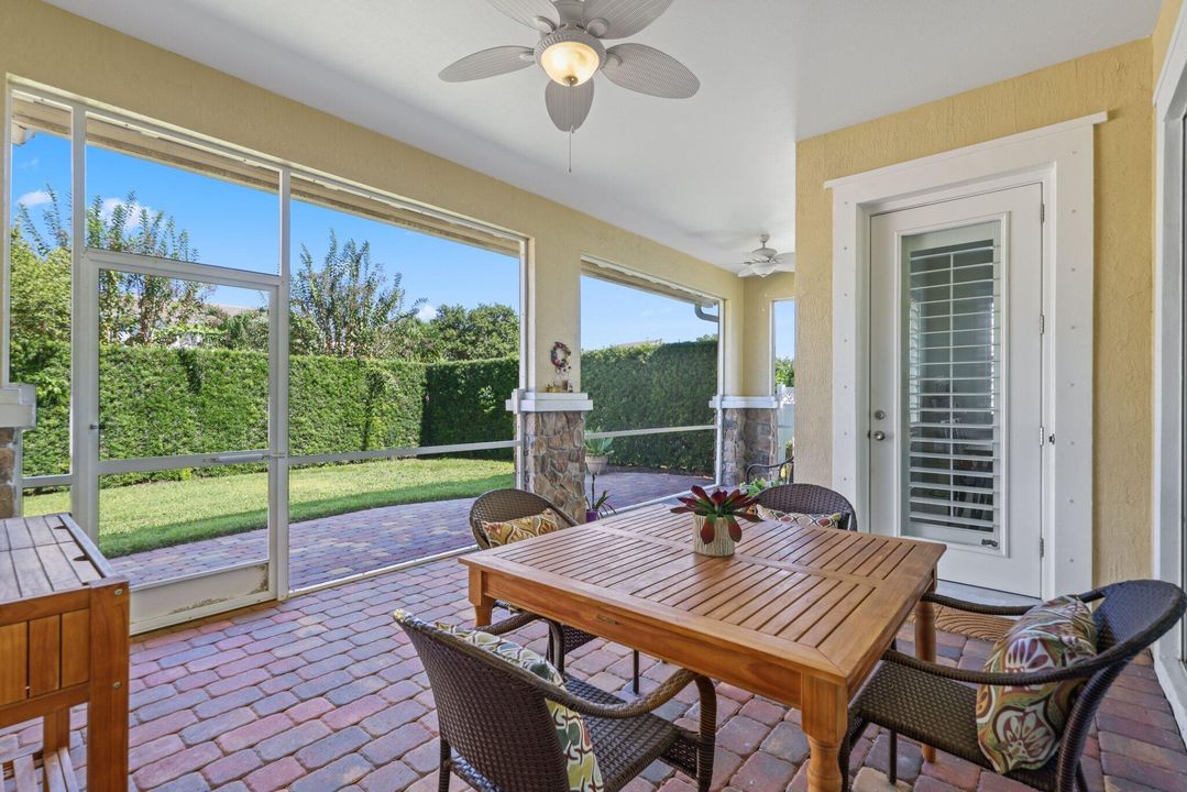 合同活跃: $1,185,000 (3 贝兹, 2 浴室, 1872 平方英尺)