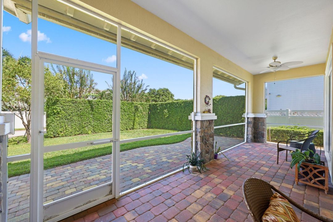 合同活跃: $1,185,000 (3 贝兹, 2 浴室, 1872 平方英尺)