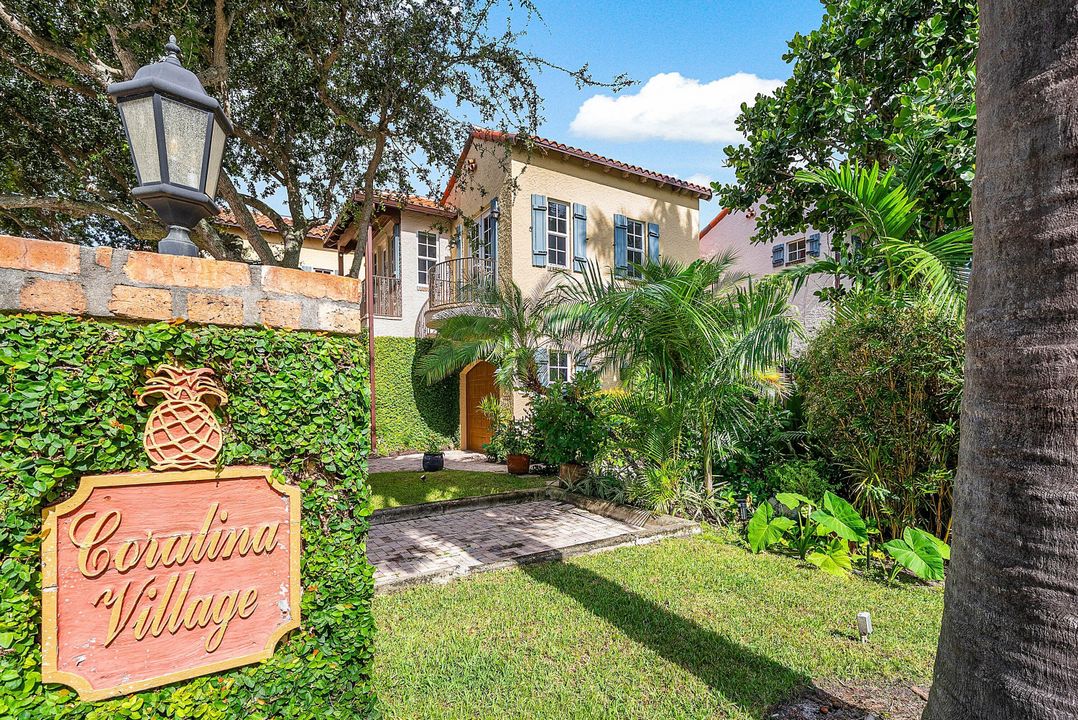 Под контрактом: $2,875,000 (3 спален, 2 ванн, 2458 Квадратных фут)