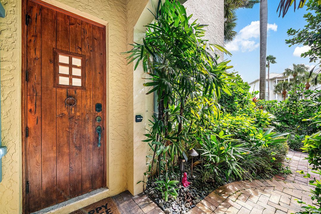 Под контрактом: $2,875,000 (3 спален, 2 ванн, 2458 Квадратных фут)