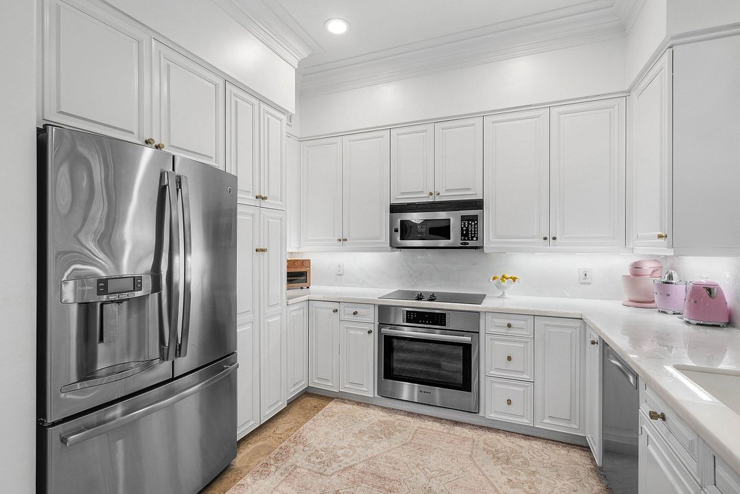 Под контрактом: $2,875,000 (3 спален, 2 ванн, 2458 Квадратных фут)