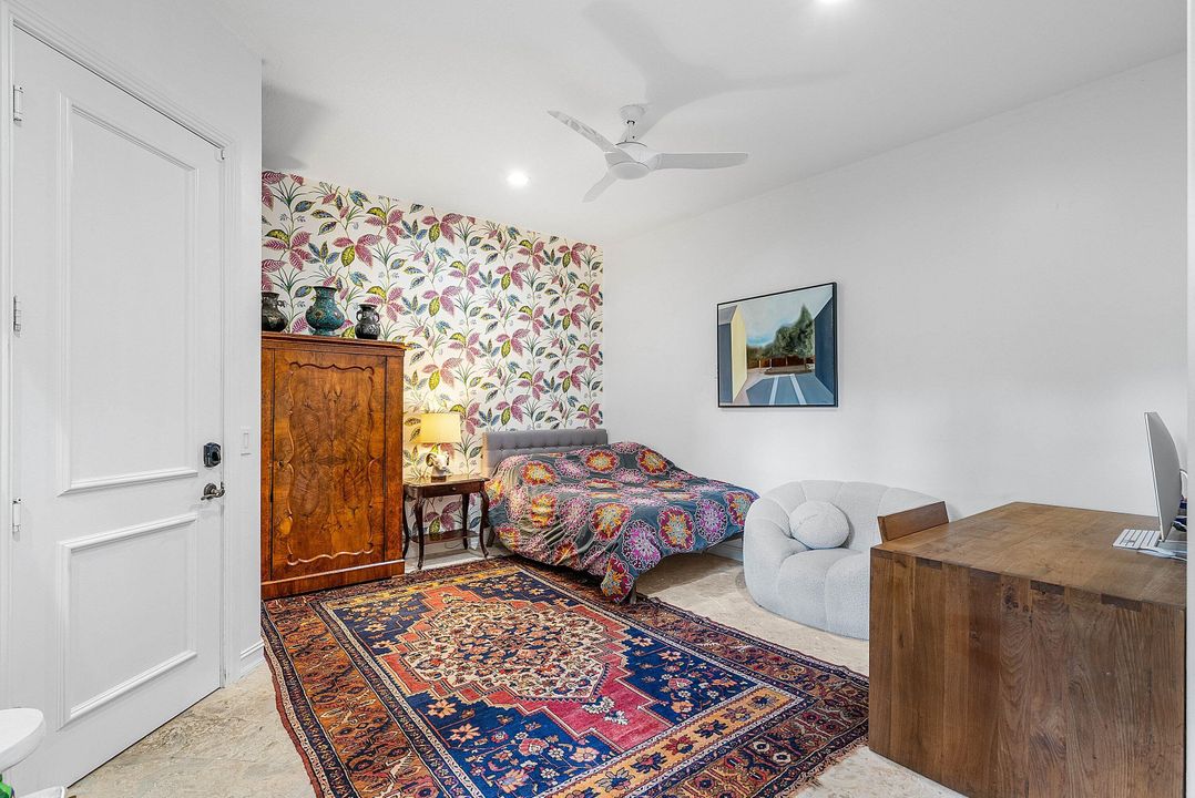 Под контрактом: $2,875,000 (3 спален, 2 ванн, 2458 Квадратных фут)