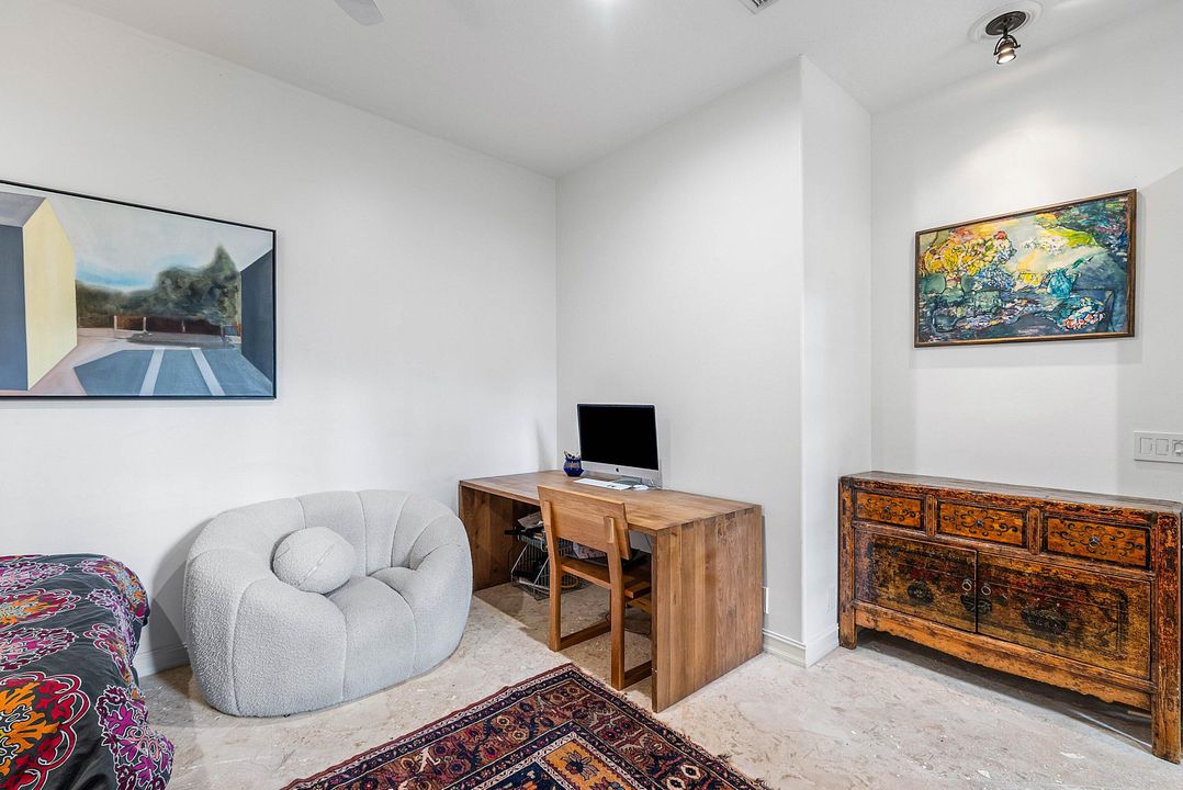 Под контрактом: $2,875,000 (3 спален, 2 ванн, 2458 Квадратных фут)