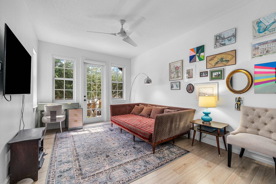 Под контрактом: $2,875,000 (3 спален, 2 ванн, 2458 Квадратных фут)