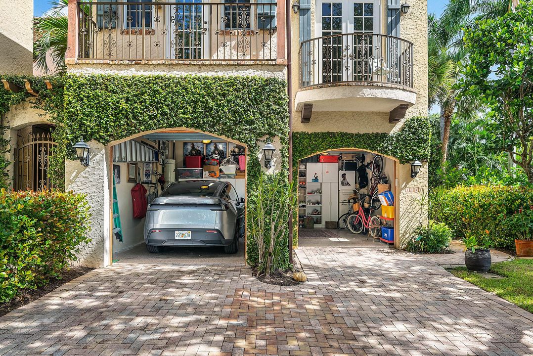 Под контрактом: $2,875,000 (3 спален, 2 ванн, 2458 Квадратных фут)