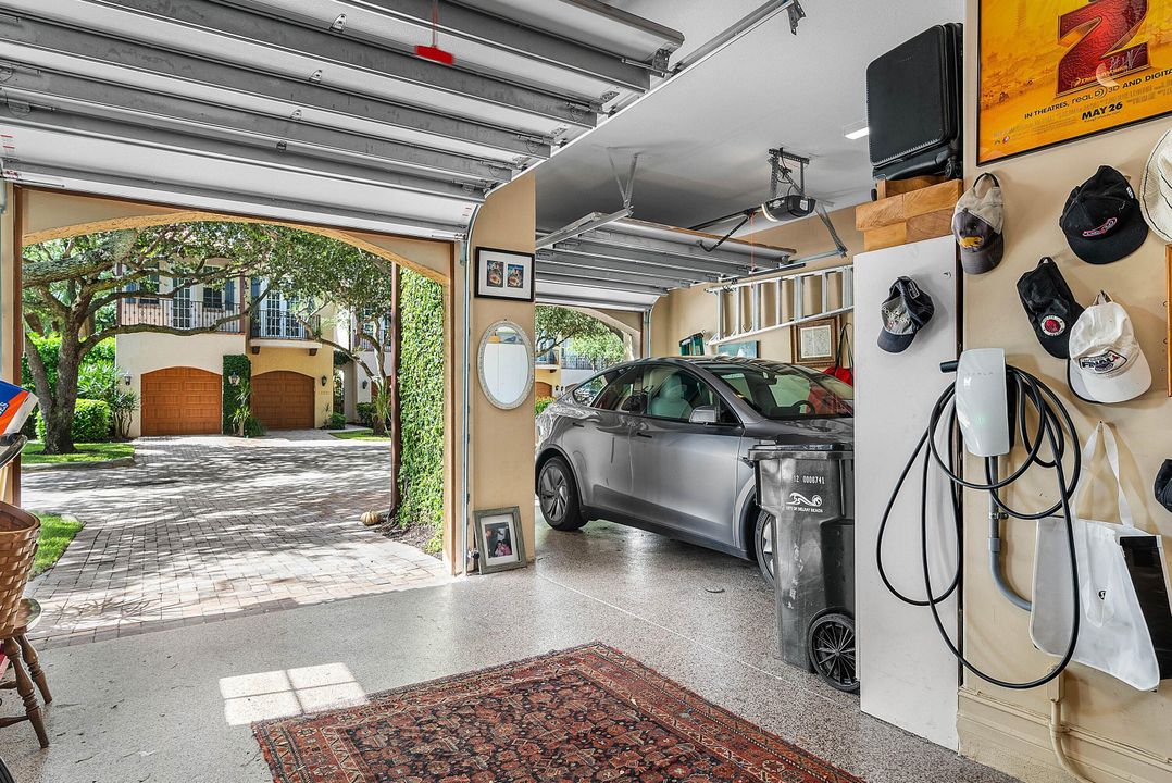 Под контрактом: $2,875,000 (3 спален, 2 ванн, 2458 Квадратных фут)