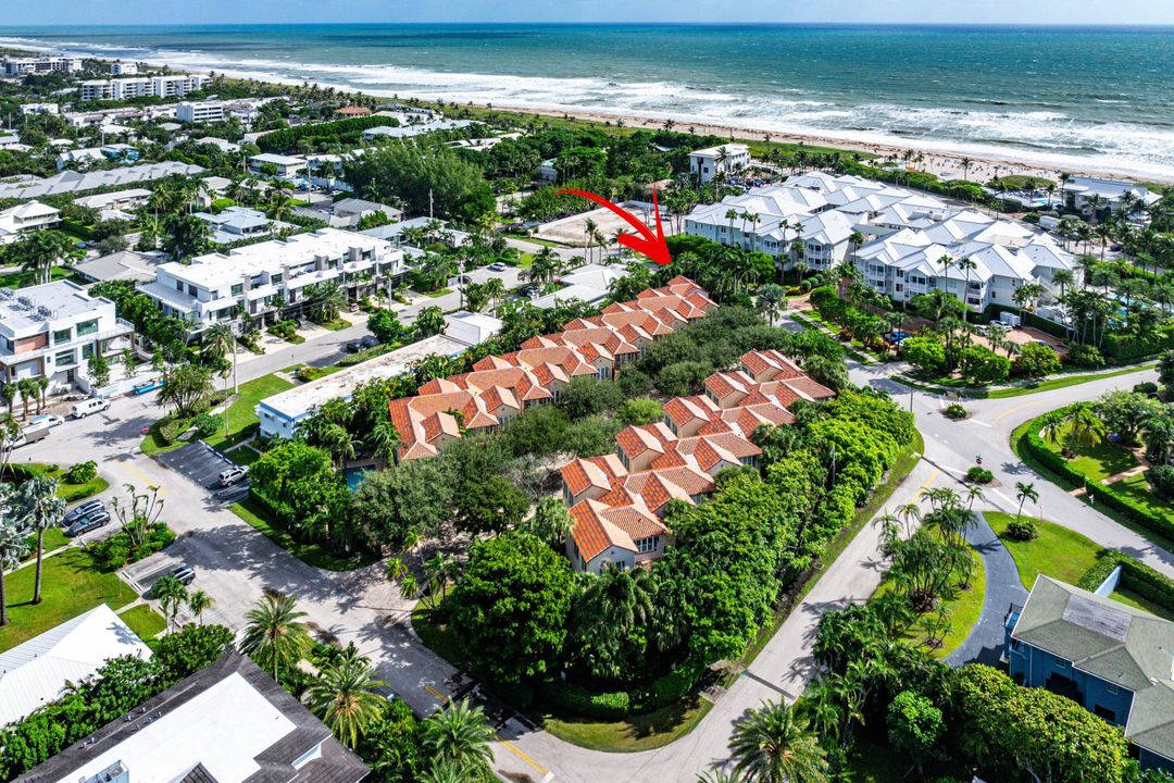 Под контрактом: $2,875,000 (3 спален, 2 ванн, 2458 Квадратных фут)