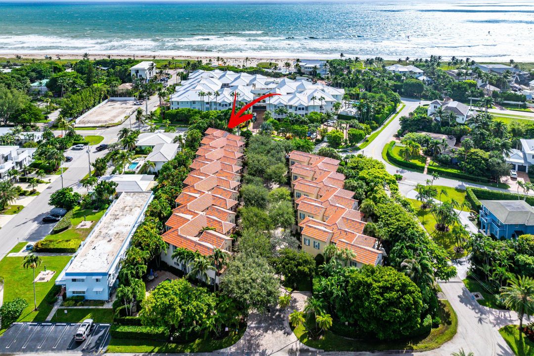 Под контрактом: $2,875,000 (3 спален, 2 ванн, 2458 Квадратных фут)