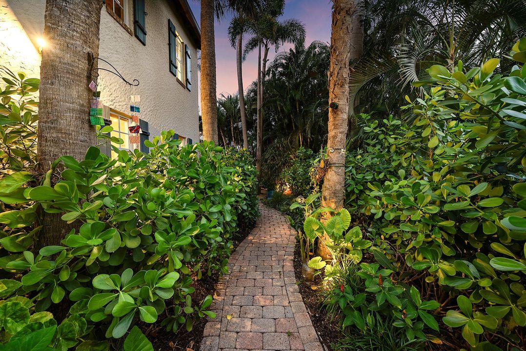 Под контрактом: $2,875,000 (3 спален, 2 ванн, 2458 Квадратных фут)