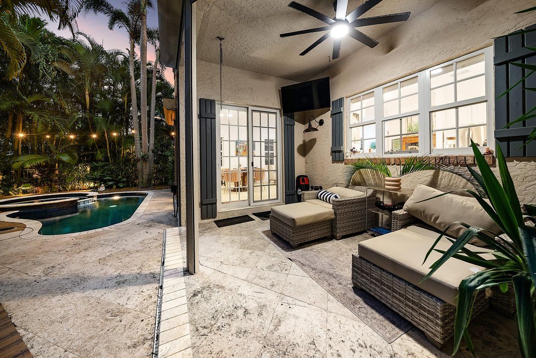 Под контрактом: $2,875,000 (3 спален, 2 ванн, 2458 Квадратных фут)