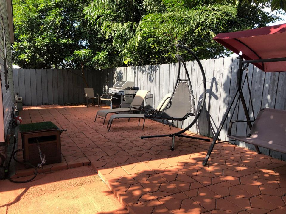 For Rent: $2,600 (3 beds, 2 baths, 1440 Square Feet)