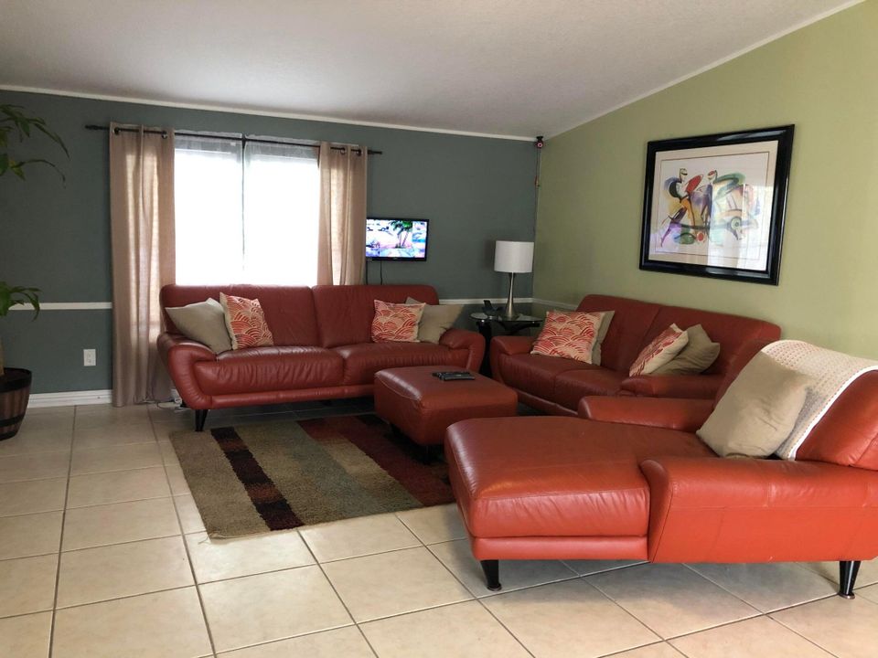 For Rent: $2,600 (3 beds, 2 baths, 1440 Square Feet)