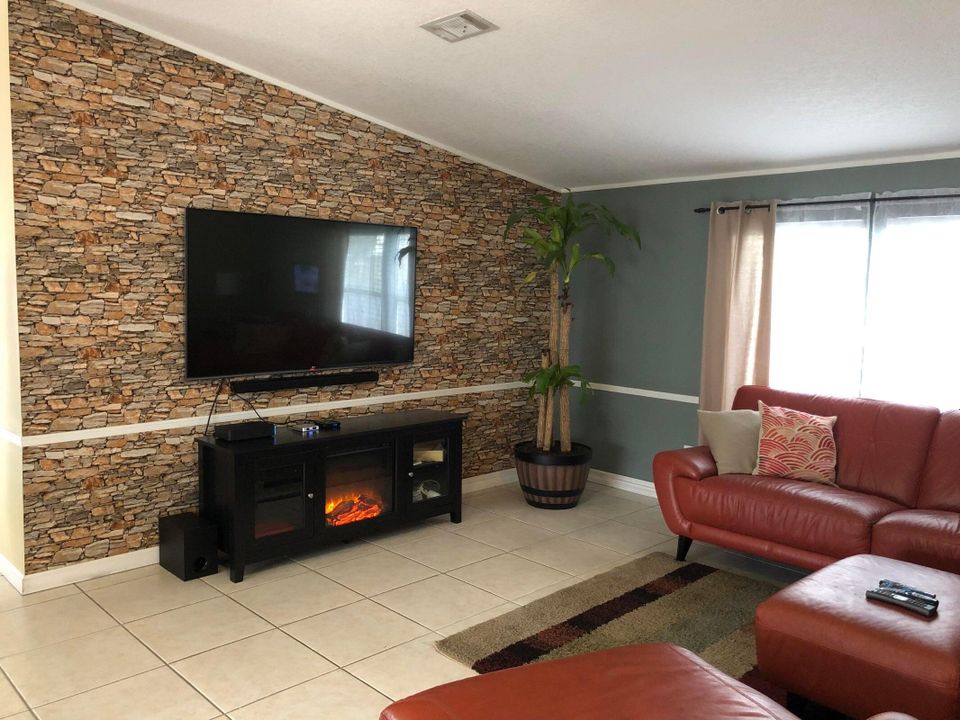 For Rent: $2,600 (3 beds, 2 baths, 1440 Square Feet)