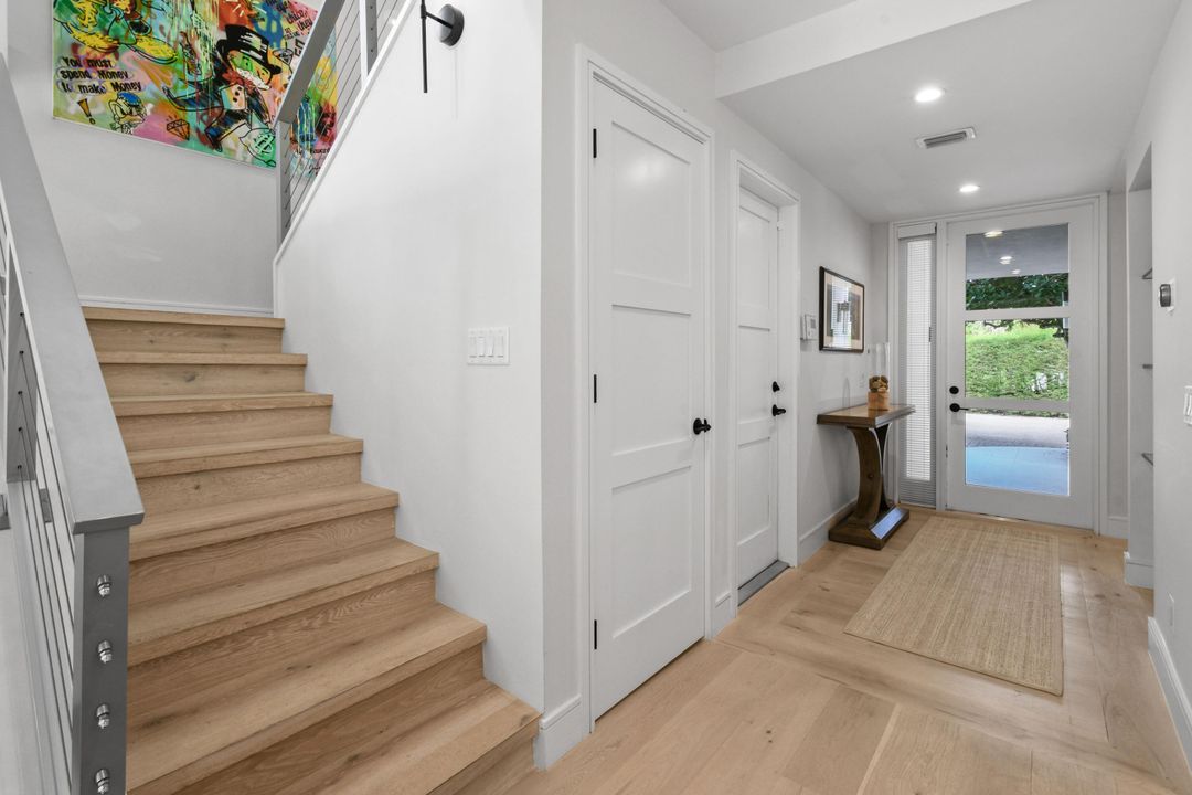 合同活跃: $2,499,000 (3 贝兹, 3 浴室, 2800 平方英尺)