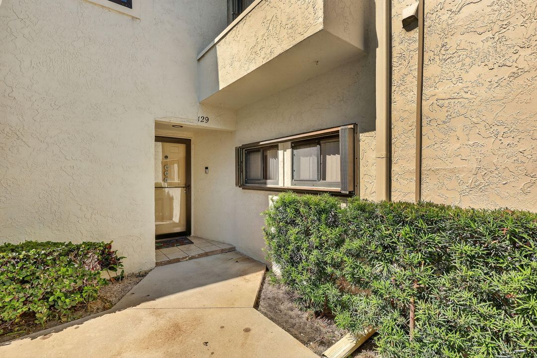 For Rent: $3,000 (2 beds, 2 baths, 1250 Square Feet)