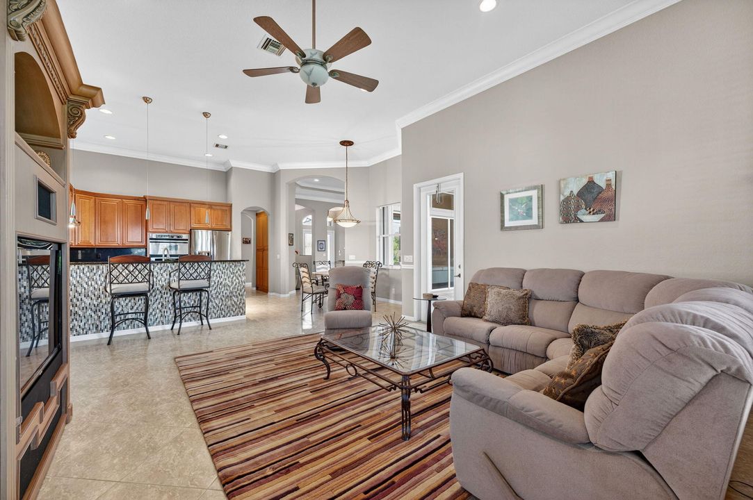 合同活跃: $625,000 (3 贝兹, 2 浴室, 2810 平方英尺)