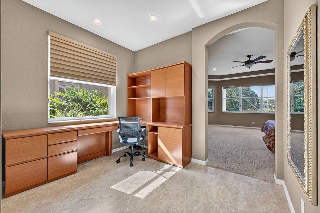 合同活跃: $625,000 (3 贝兹, 2 浴室, 2810 平方英尺)