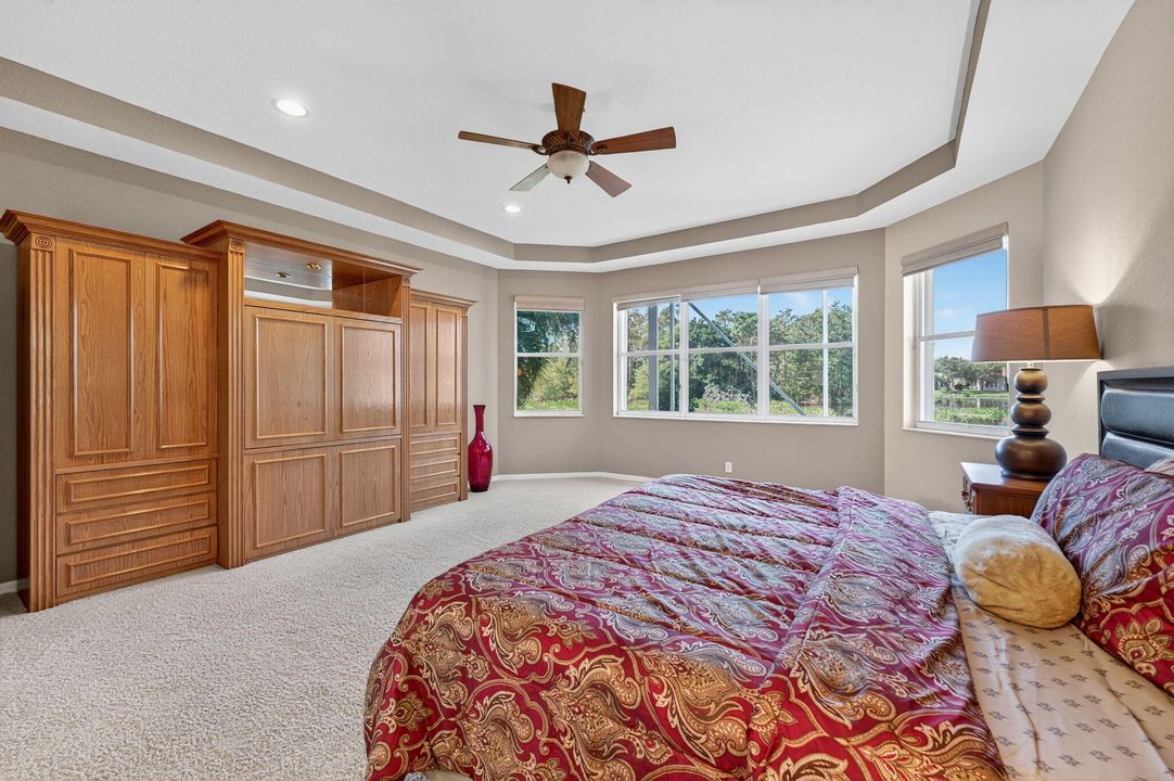 合同活跃: $625,000 (3 贝兹, 2 浴室, 2810 平方英尺)