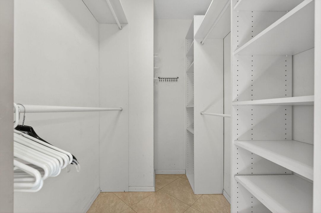 合同活跃: $625,000 (3 贝兹, 2 浴室, 2810 平方英尺)