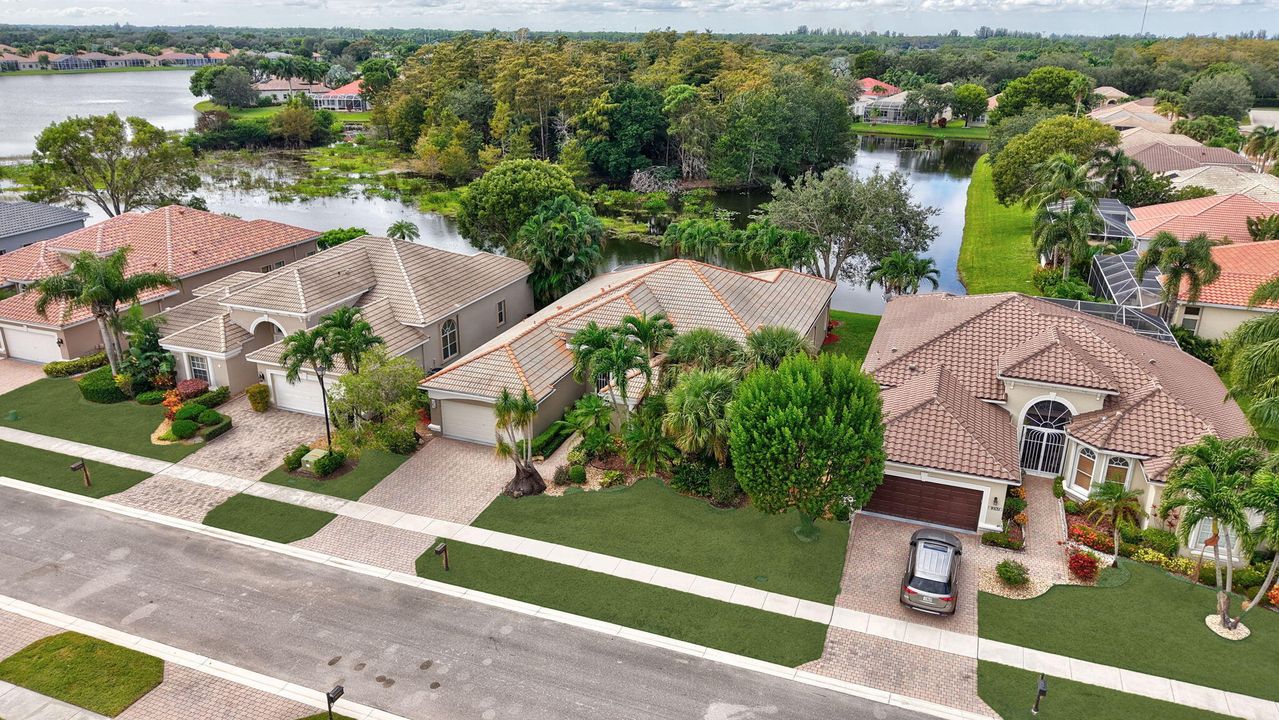 合同活跃: $625,000 (3 贝兹, 2 浴室, 2810 平方英尺)