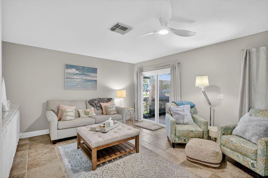 For Rent: $3,000 (2 beds, 2 baths, 1250 Square Feet)