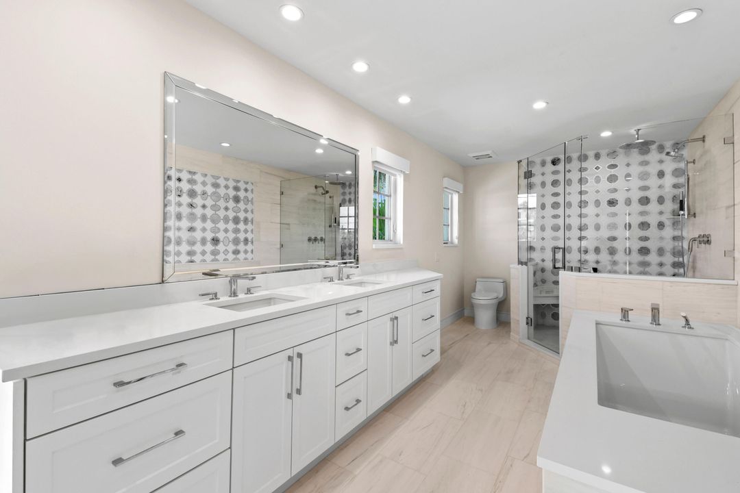 合同活跃: $2,499,000 (3 贝兹, 3 浴室, 2800 平方英尺)