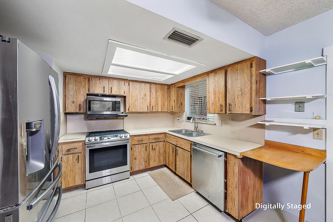 待售: $550,000 (3 贝兹, 2 浴室, 1350 平方英尺)