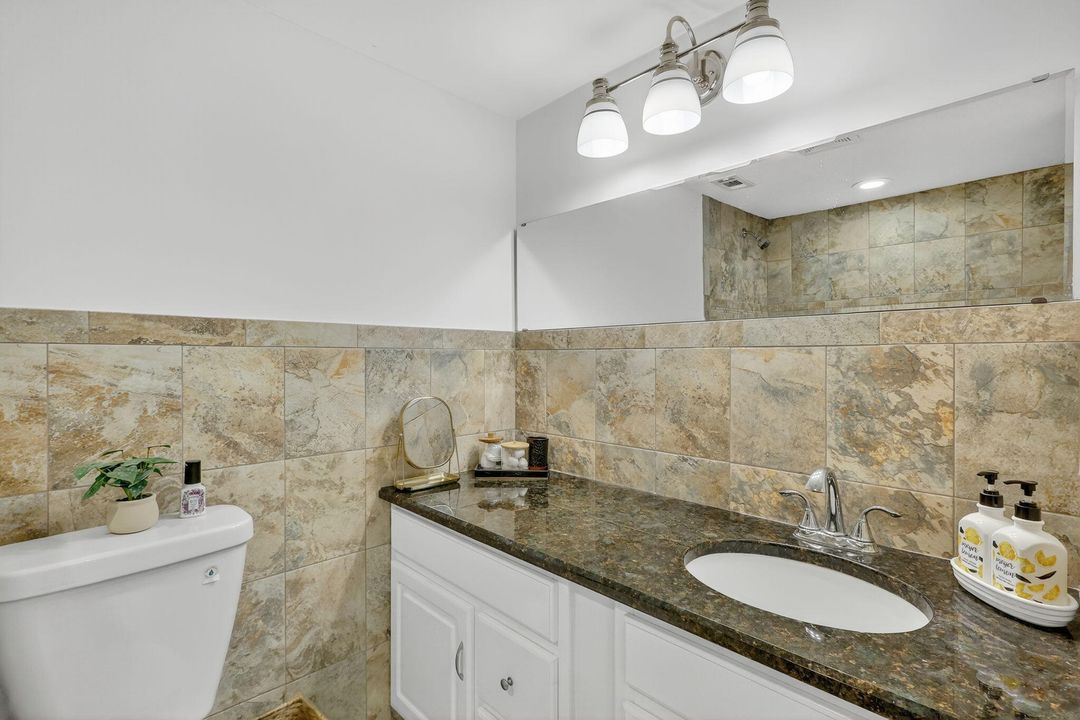 For Rent: $3,000 (2 beds, 2 baths, 1250 Square Feet)