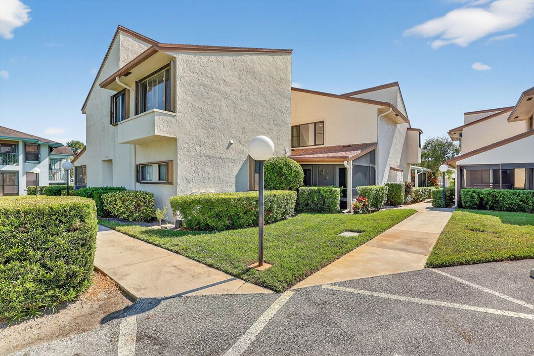 For Rent: $3,000 (2 beds, 2 baths, 1250 Square Feet)