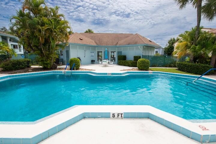 For Rent: $3,000 (2 beds, 2 baths, 1250 Square Feet)