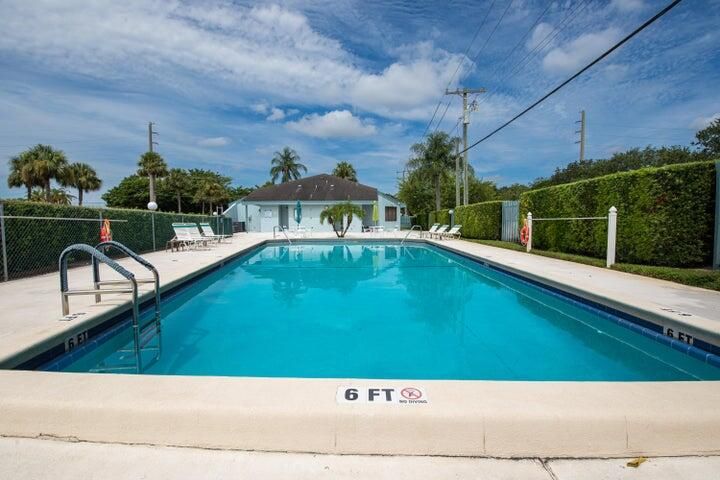 For Rent: $3,000 (2 beds, 2 baths, 1250 Square Feet)