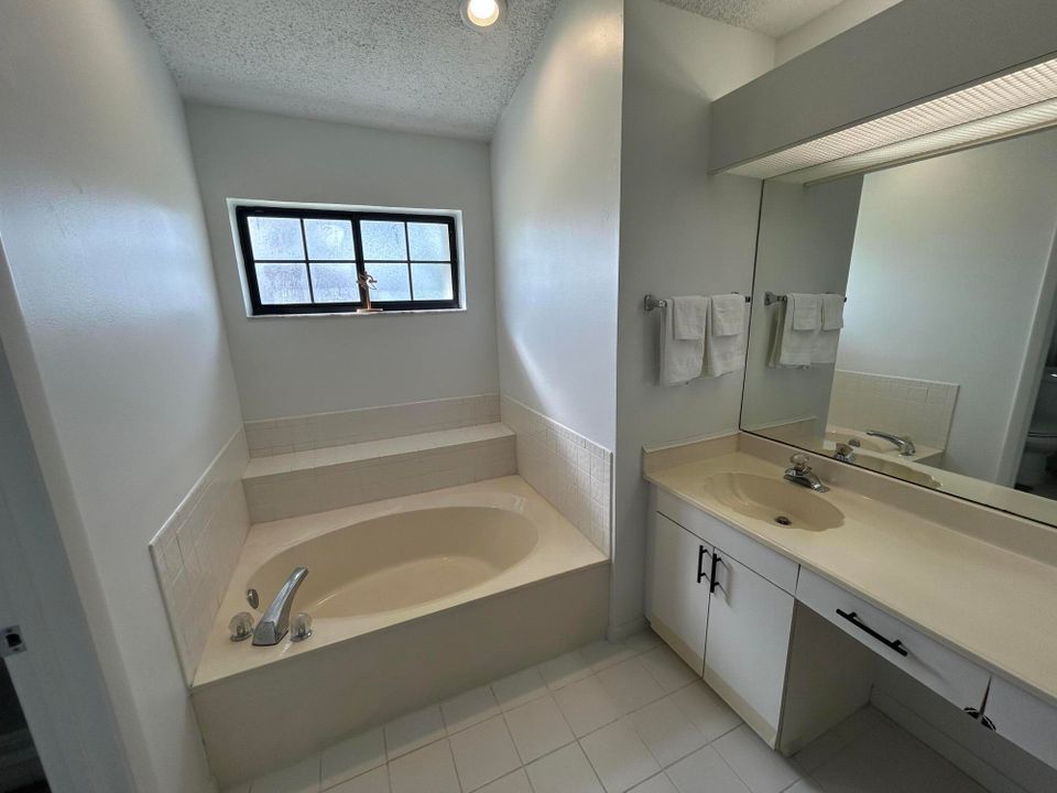 En Venta: $225,000 (2 camas, 2 baños, 1831 Pies cuadrados)