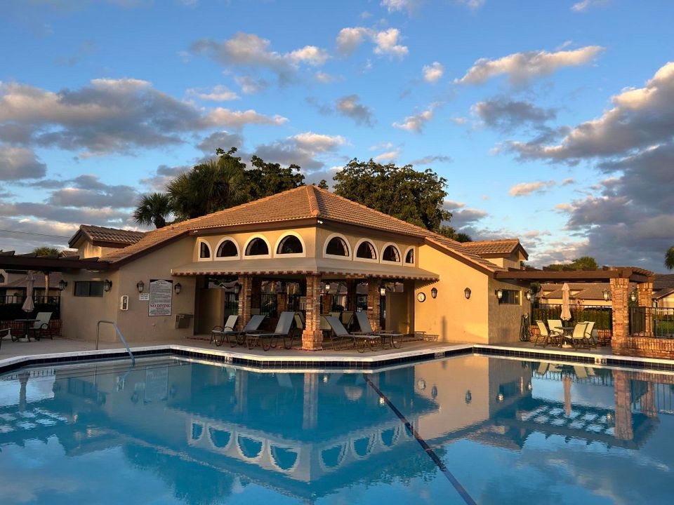 En Venta: $225,000 (2 camas, 2 baños, 1831 Pies cuadrados)