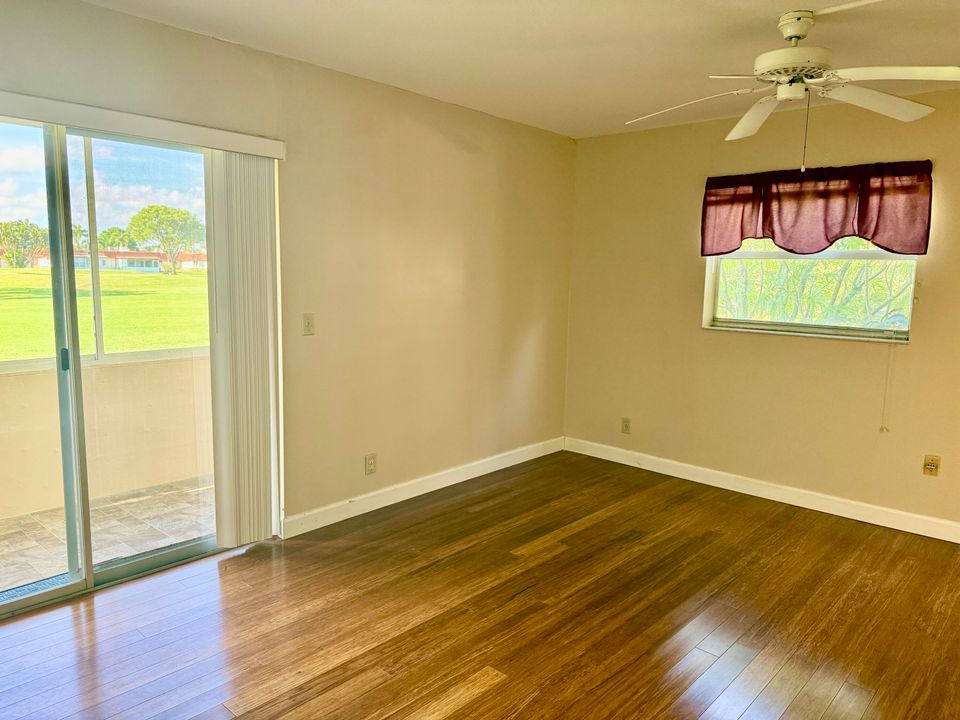 待售: $94,999 (1 贝兹, 1 浴室, 720 平方英尺)