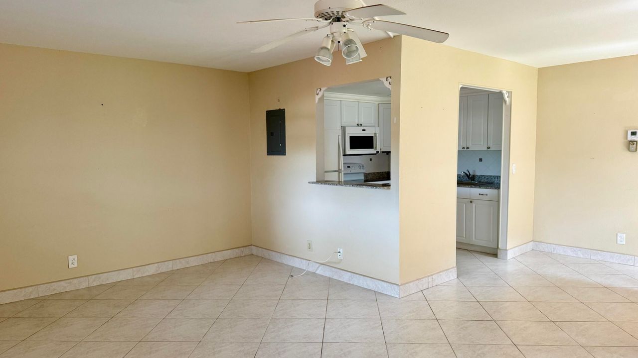 待售: $94,999 (1 贝兹, 1 浴室, 720 平方英尺)