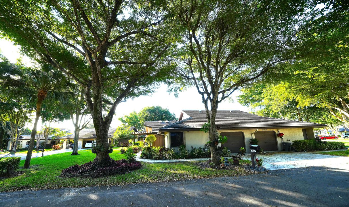 For Sale: $249,500 (3 beds, 2 baths, 1600 Square Feet)