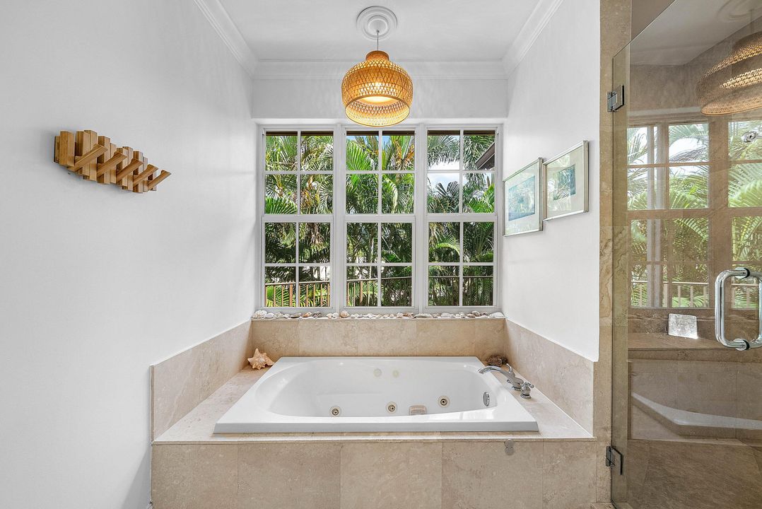 Под контрактом: $2,875,000 (3 спален, 2 ванн, 2458 Квадратных фут)