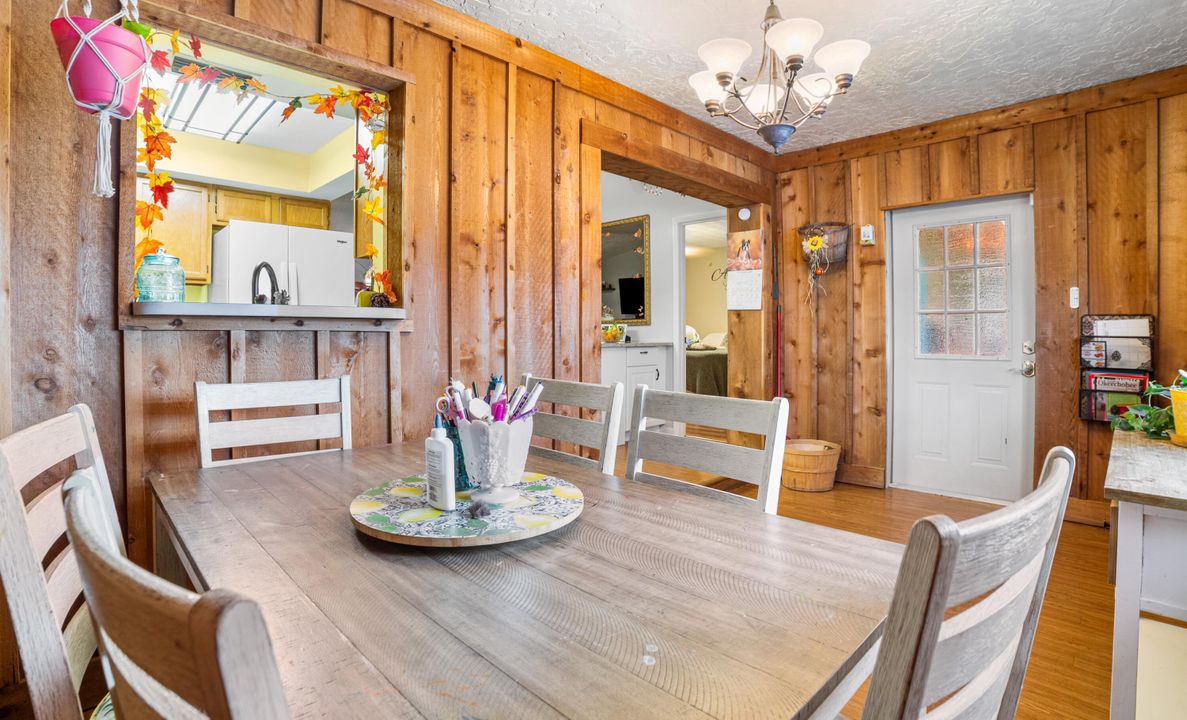 Active With Contract: $345,000 (3 beds, 2 baths, 1490 Square Feet)