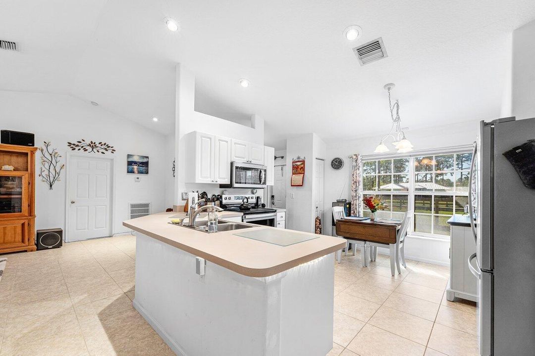 For Sale: $635,000 (4 beds, 3 baths, 1918 Square Feet)