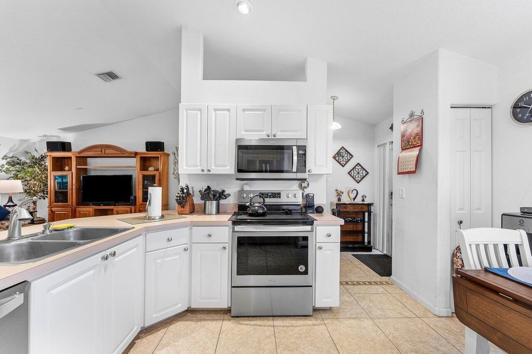 For Sale: $635,000 (4 beds, 3 baths, 1918 Square Feet)