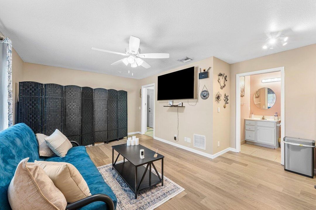 For Sale: $635,000 (4 beds, 3 baths, 1918 Square Feet)